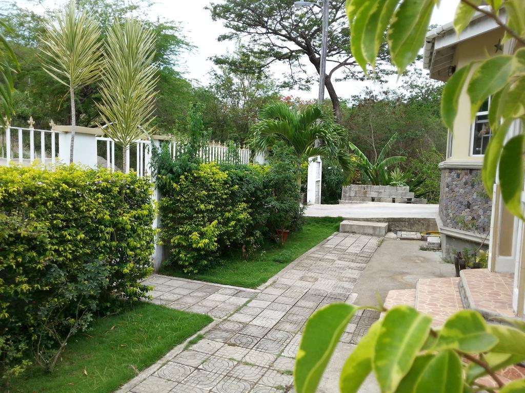 Corosol Apartments Roseau Bagian luar foto