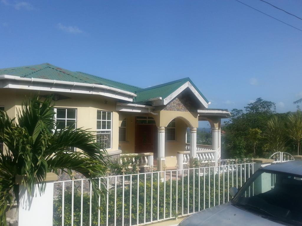 Corosol Apartments Roseau Bagian luar foto